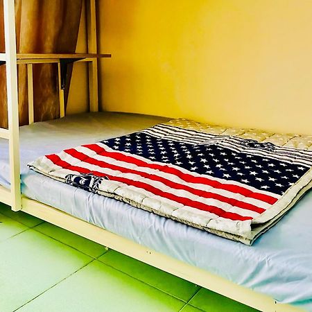 花ren Hostel Thành Pho Ho Chí Minh Esterno foto